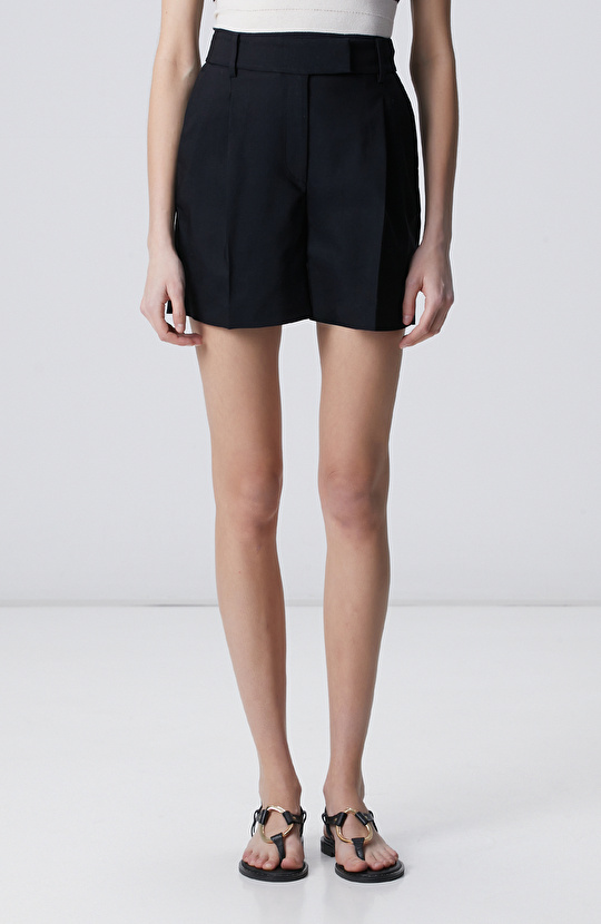 Siyah Pile Detaylı Kısa Şort