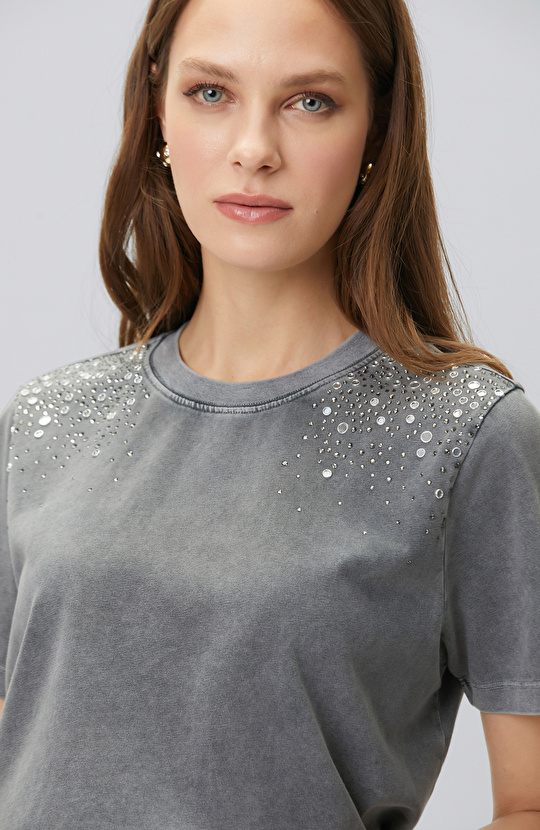 Antrasit Omuz Taş Baskılı T-shirt