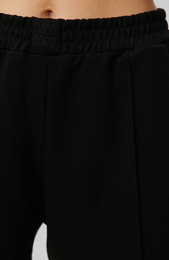 Black Ribbed Detailed Knitted Shorts