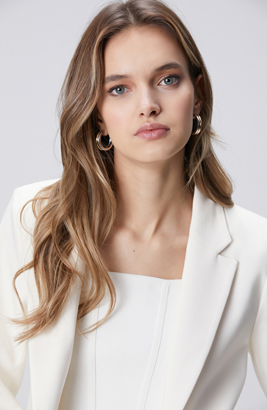 Kırık Beyaz Desenli Astar Detaylı Ceket