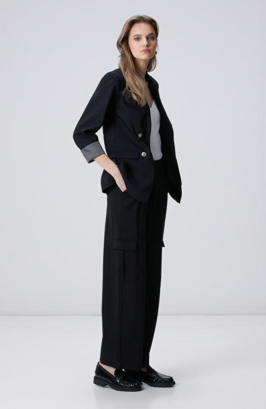 Siyah Açık Kruvaze Kol Ucu Desenli Astarlı Ceket