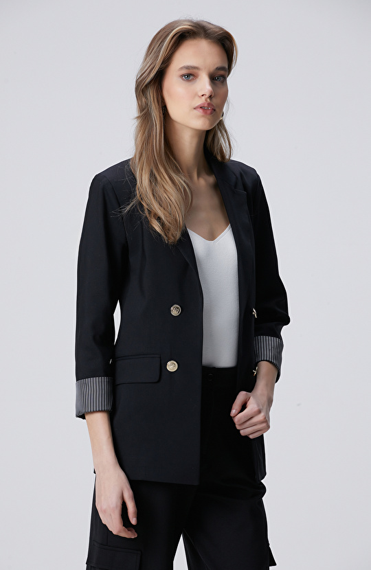 Siyah Açık Kruvaze Kol Ucu Desenli Astarlı Ceket