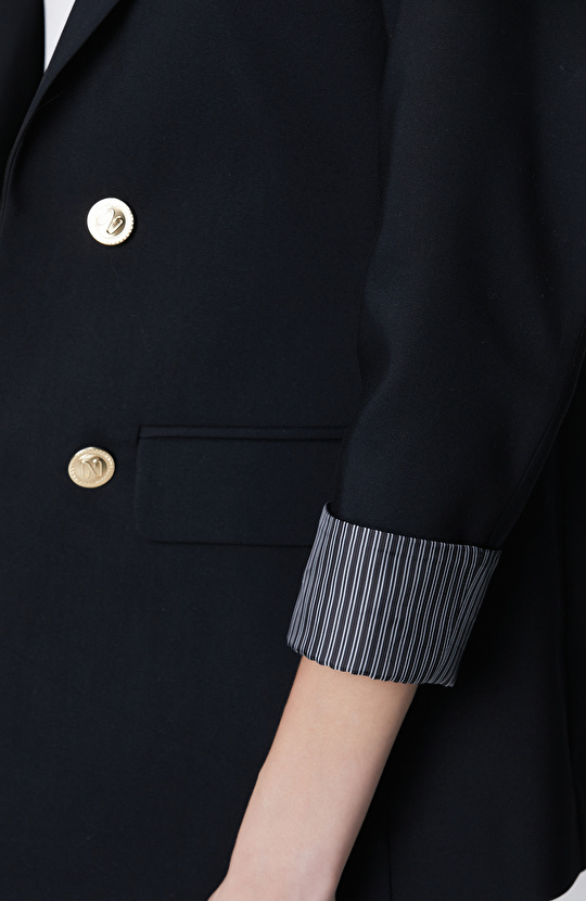 Siyah Açık Kruvaze Kol Ucu Desenli Astarlı Ceket