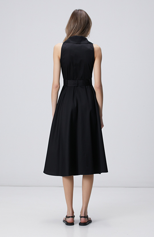 Siyah Kemer Tokalı Geniş Yaka Kruvaze Elbise