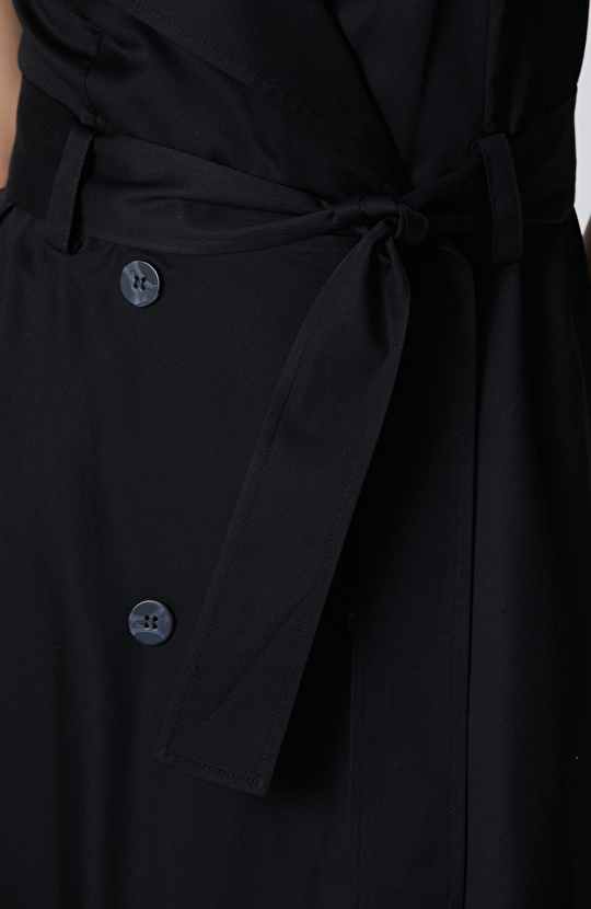 Siyah Kemer Tokalı Geniş Yaka Kruvaze Elbise