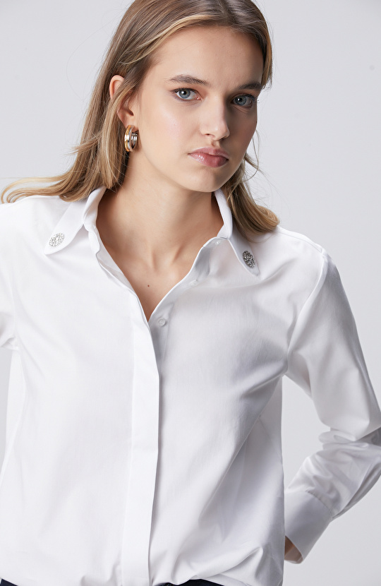 Beyaz Yakası Mine Taşlı Pamuk Gömlek