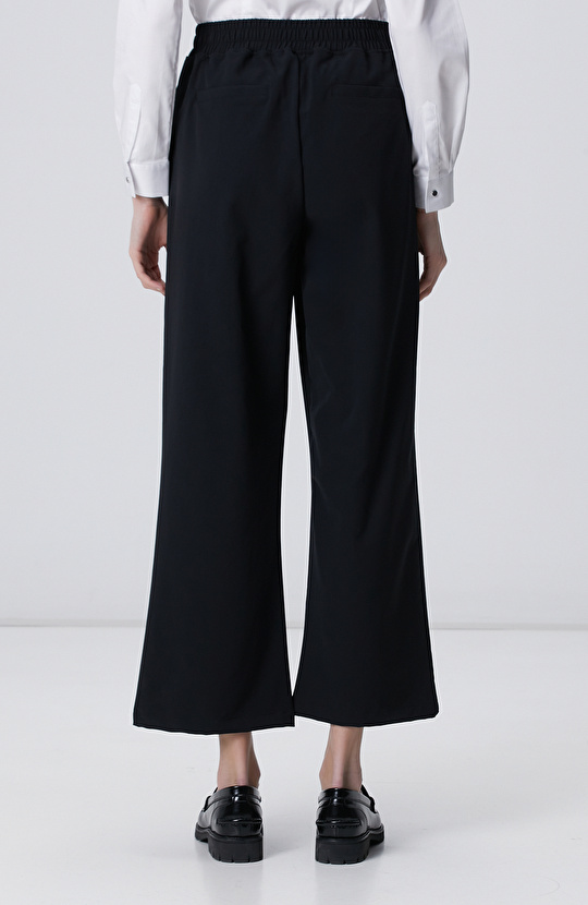 Siyah Geniş Paça Beli Lastikli Pantolon
