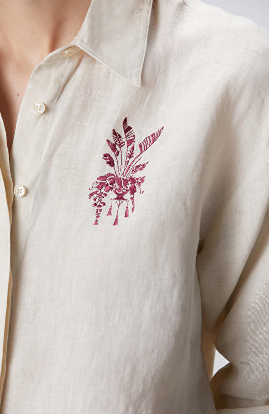 Bej Göğüs Nakış Detaylı Keten Gömlek