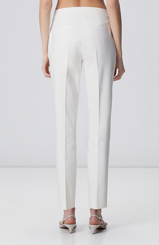 Kırık Beyaz Beli Metal Aksesuarlı Basic Pantolon