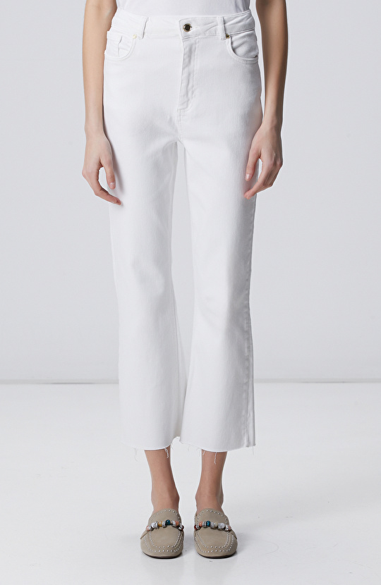 Kırık Beyaz Kesik Paça Denim Pantolon