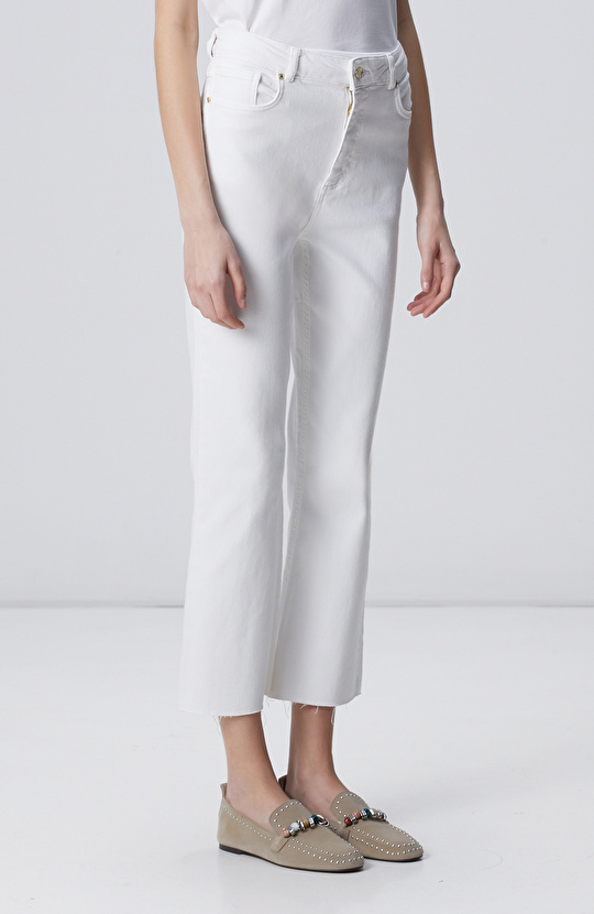 Kırık Beyaz Kesik Paça Denim Pantolon