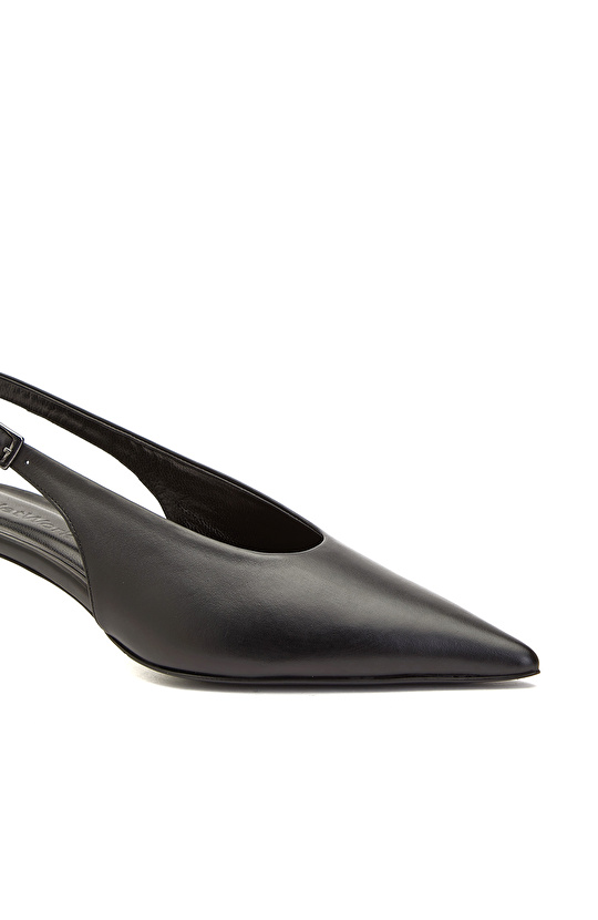 Siyah Toka Detaylı Deri Topuklu Ayakkabı