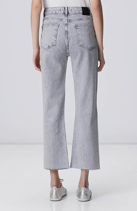 Açık Gri Kesik Paça Taş Baskılı Denim Pantolon