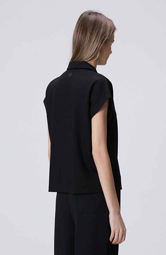 Siyah Polo Yaka Çıtçıt Detaylı Kısa Kol Sweatshirt
