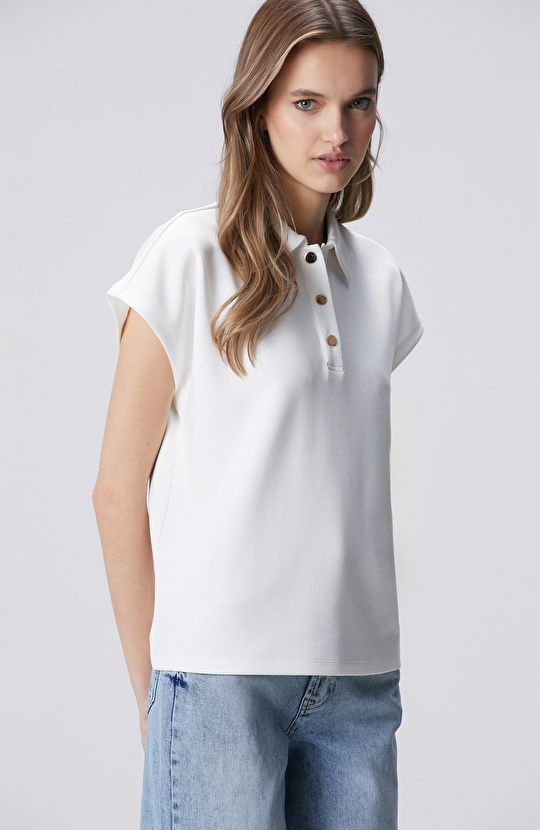 Kırık Beyaz Polo Yaka Çıtçıtlı Kısa Kol Sweatshirt