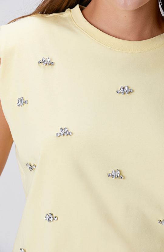 Sarı Bisiklet Yaka İri Taş Baskı Detaylı T-shirt