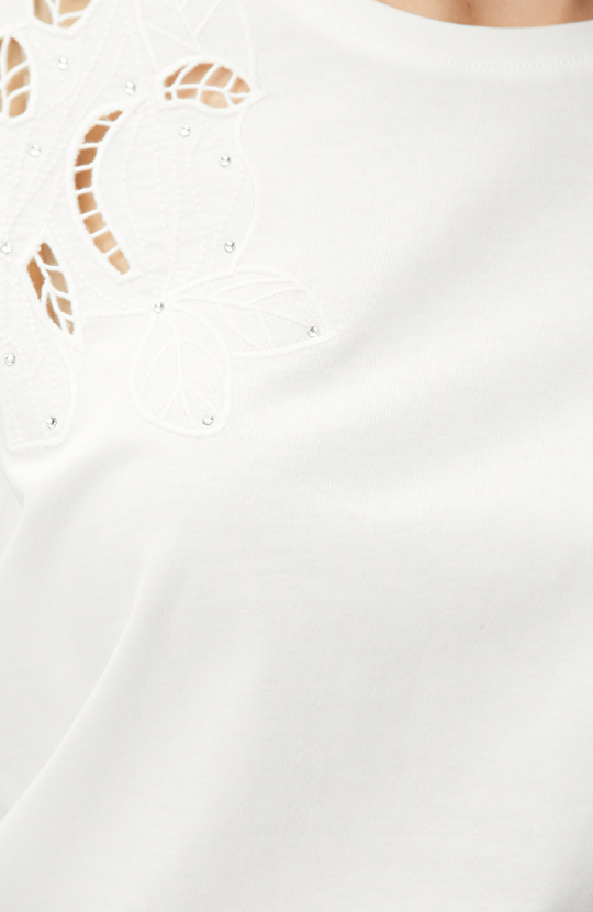 Kırık Beyaz Düşük Omuz Omzu Brode Detaylı T-shirt