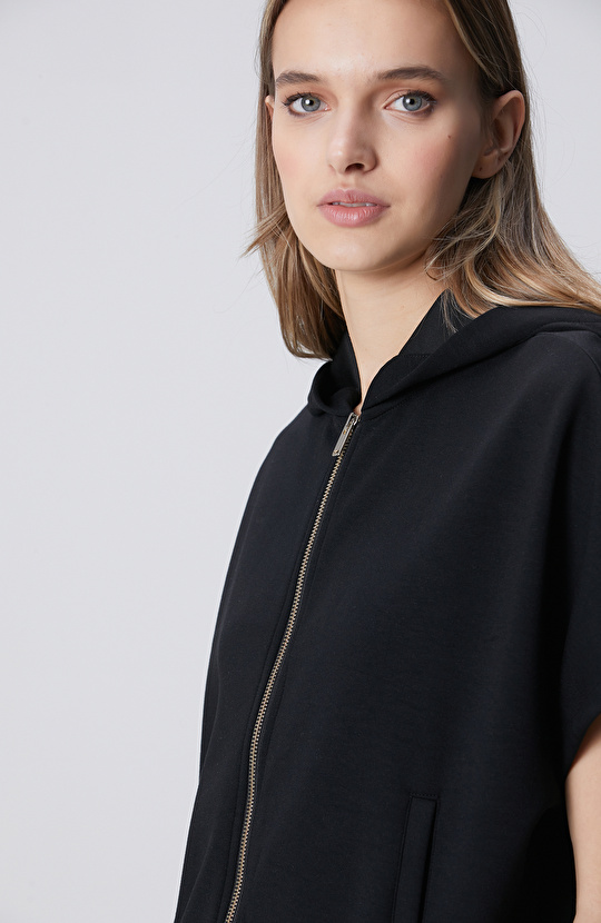 Siyah Alttan Büzgülü Fermuarlı Kısa Kol Sweatshirt