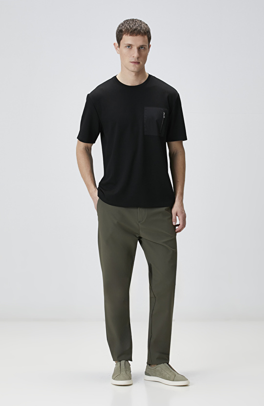 Comfort Fit Siyah Göğüs Cep Detaylı T-shirt