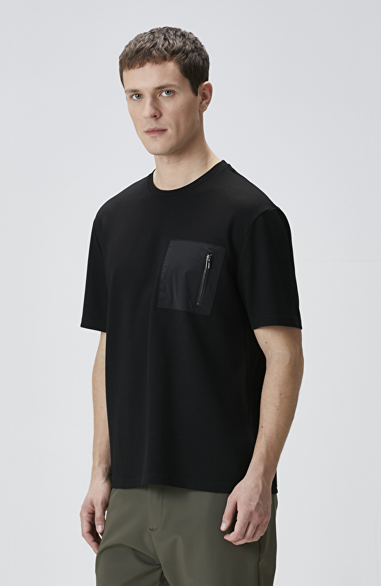 Comfort Fit Siyah Göğüs Cep Detaylı T-shirt