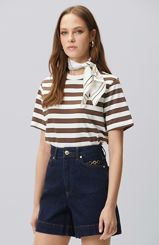 Kahve Beyaz Bisiklet Yaka Çizgi Raporlu T-shirt