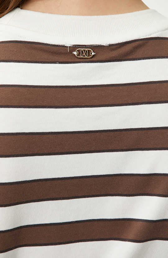 Kahve Beyaz Bisiklet Yaka Çizgi Raporlu T-shirt