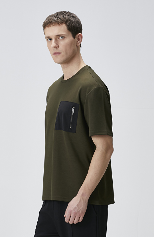 Comfort Fit Haki Göğüs Cep Detaylı T-shirt