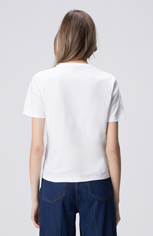 Beyaz Yaka Şal Desen Baskılı T-shirt