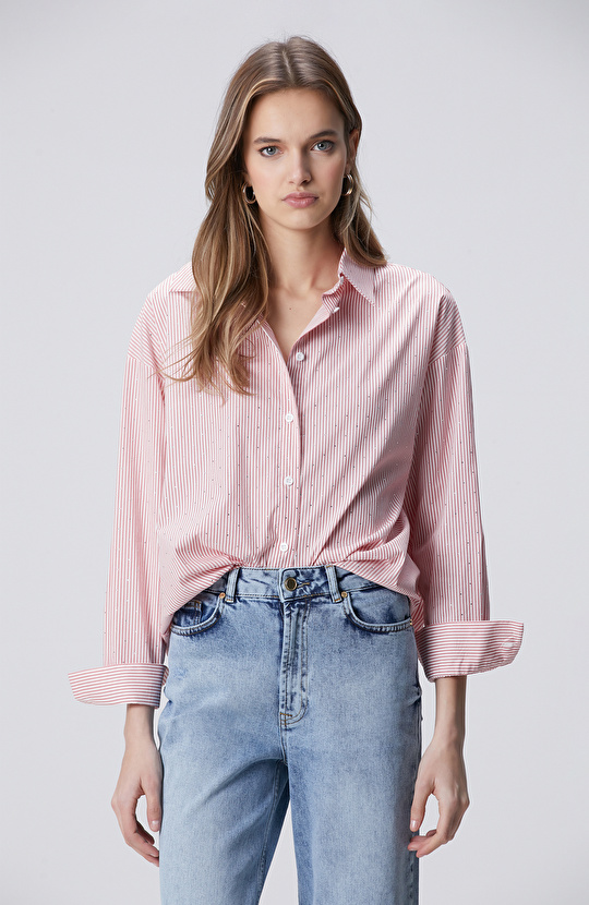 Kırmızı Beyaz Çizgili Taş Baskılı Gömlek