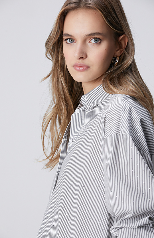 Beyaz Siyah Çizgili Taş Baskılı Gömlek