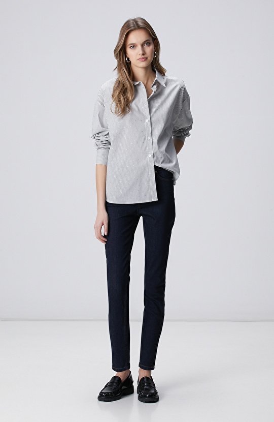 Beyaz Siyah Çizgili Taş Baskılı Gömlek