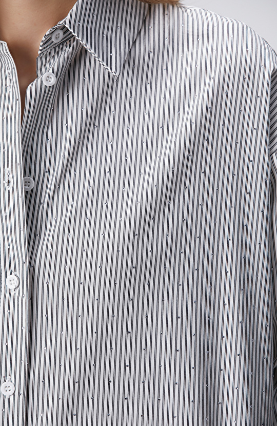 Beyaz Siyah Çizgili Taş Baskılı Gömlek