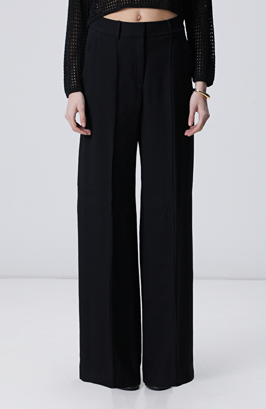 Siyah Nervür Detaylı Geniş Paça Pantolon