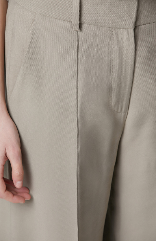 Vizon Nervür Detaylı Geniş Paça Pantolon