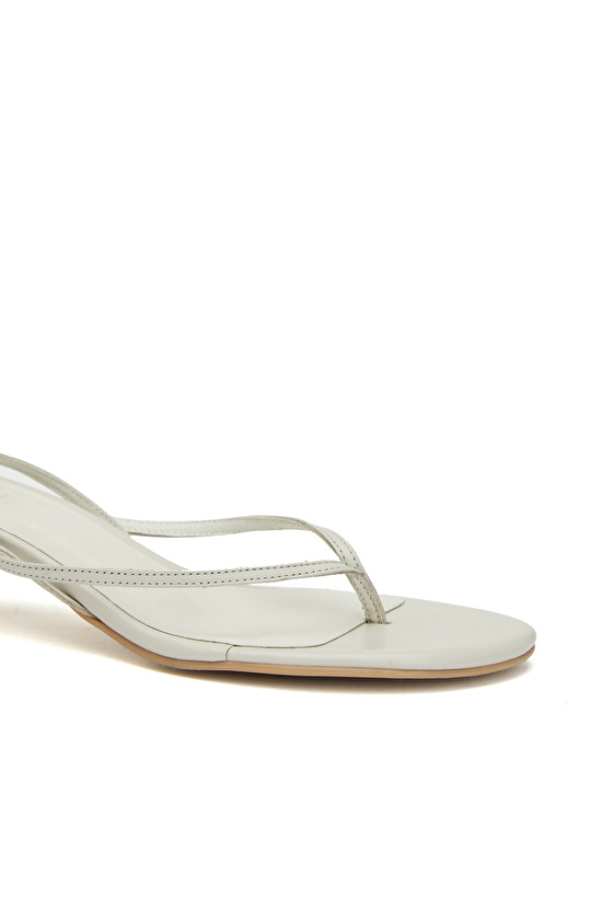 Kırık Beyaz Deri Sandalet