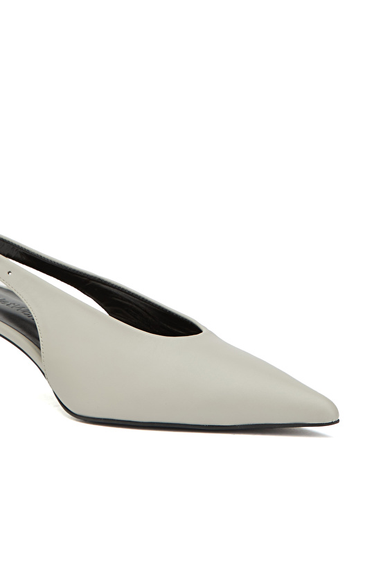 Gri Toka Detaylı Deri Topuklu Ayakkabı