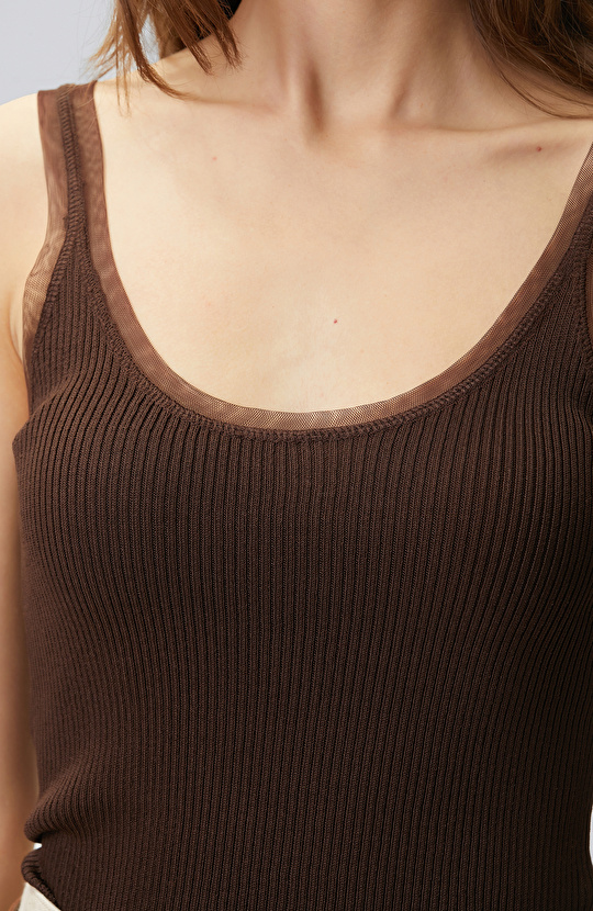 Kahverengi Tül Garni Detaylı Triko Atlet