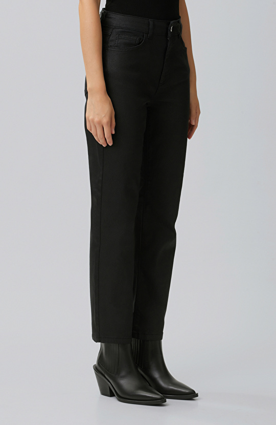 Siyah Kaplamalı Casual Pantolon