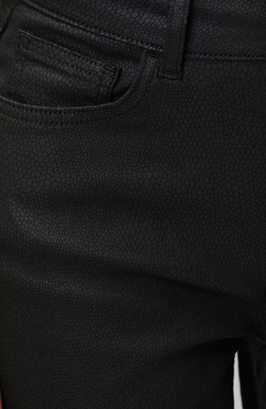 Siyah Kaplamalı Casual Pantolon