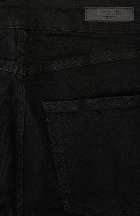 Siyah Aksesuarlı Flare Kalıp Denim Pantolon