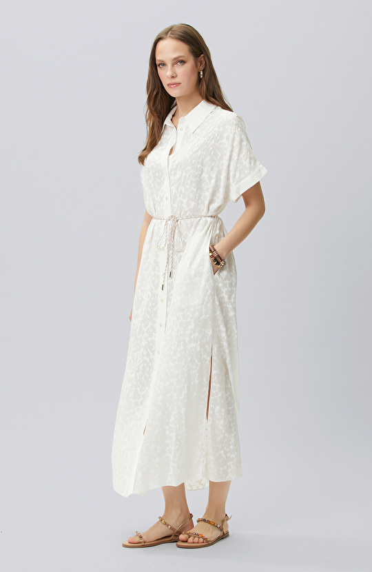 Kırık Beyaz Desen Detaylı Kaftan