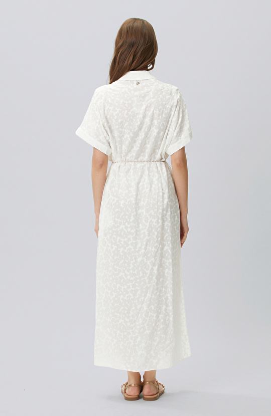 Kırık Beyaz Desen Detaylı Kaftan