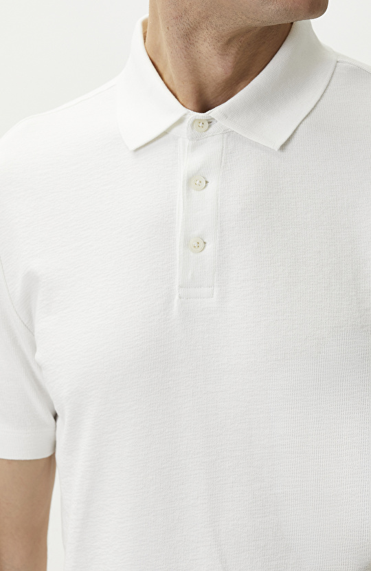 Kırık Beyaz Jakarlı Polo Yaka T-shirt