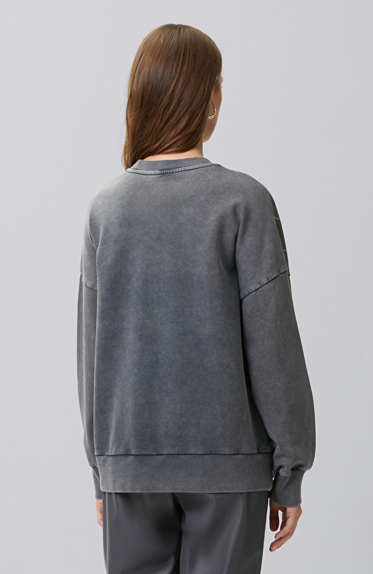Antrasit Taş Detaylı Yıkamalı Sweatshirt