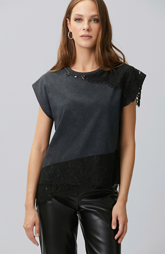 Antrasit Dantel Garni Detaylı T-shirt