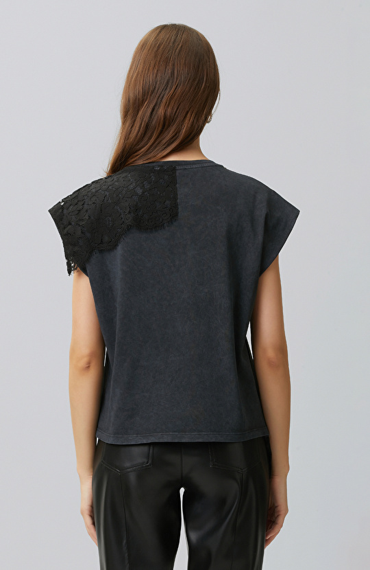 Antrasit Dantel Garni Detaylı T-shirt