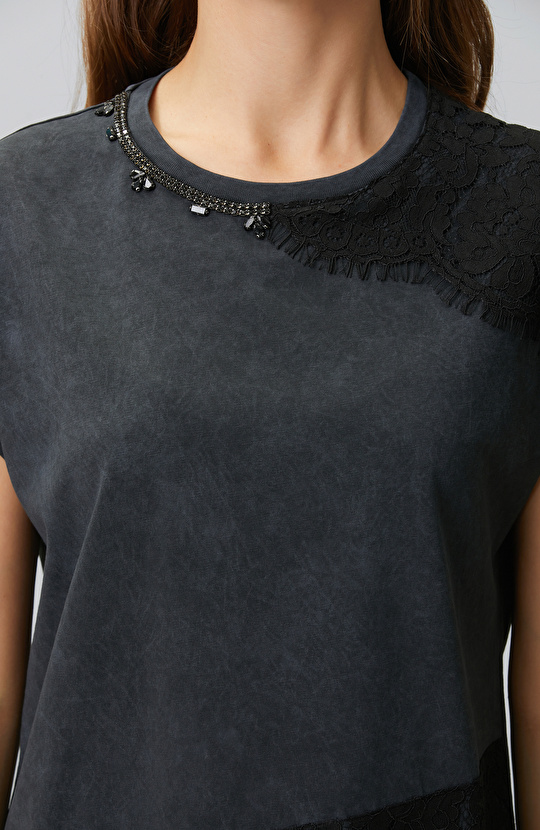 Antrasit Dantel Garni Detaylı T-shirt