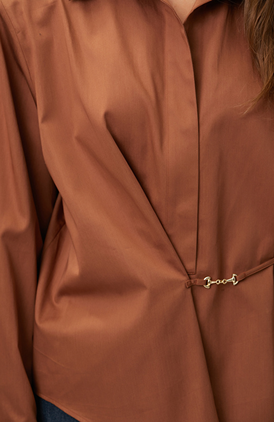 Limited Tarçın Aksesuar Detaylı Oversize Gömlek