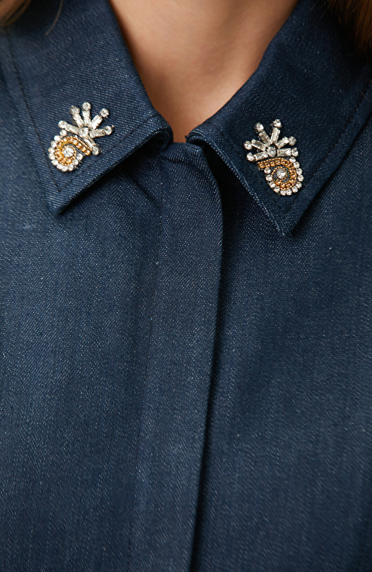 Koyu Indigo Mavi Yaka Aksesuarlı Denim Elbise