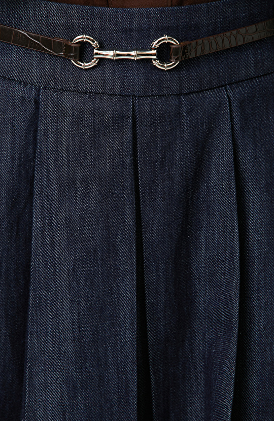 Slim Fit; Normal Bel; Cepsiz; Kemer Detaylı; Piliseli; Mini Denim Etek